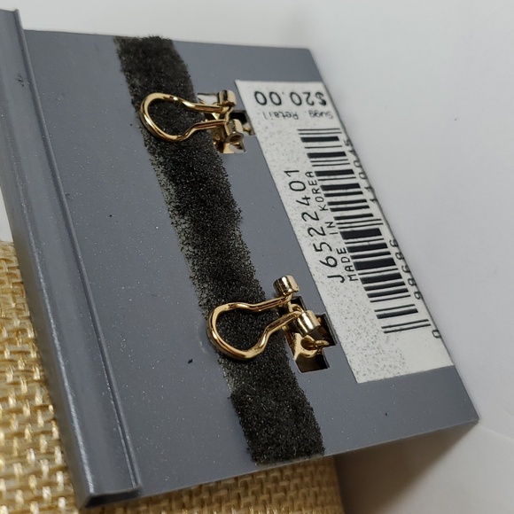 Vintage Liz Claiborne Necklace and Clip Earrings - Picture 3 of 8